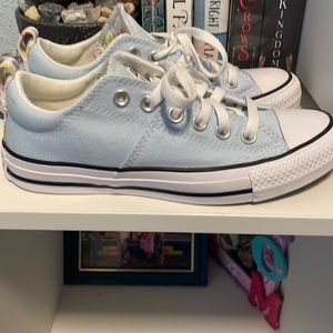 Light blue pow top converse woman’s size 7